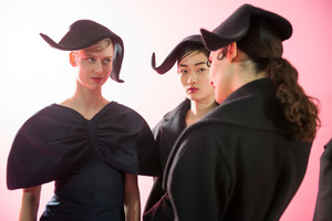 jacquemus-bks-v-rf17-0690.thumb.jpg.82b437f7818a6bda31975fc06e62c130.jpg