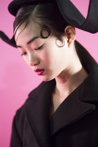 jacquemus-bks-z-rf17-4343.thumb.jpg.230508aedeac736a66fe77bb9194801a.jpg