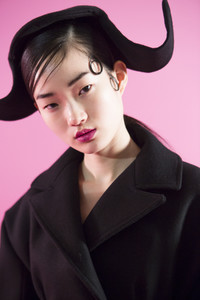 jacquemus-bks-z-rf17-4346.thumb.jpg.a522470a4409015d18fd07cc247d154e.jpg