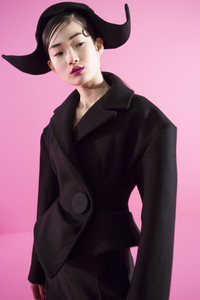 jacquemus-bks-z-rf17-4348.thumb.jpg.f23a836a93f7e279ba5642399bb1d847.jpg