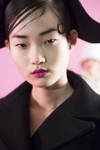jacquemus-bks-z-rf17-4357.thumb.jpg.1a76dc28a5acf83518d9de4039aac74b.jpg