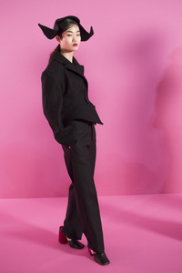 jacquemus-bks-z-rf17-4423.thumb.jpg.46461160ba7a45f4f4e478ccf8cb93e8.jpg