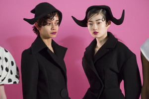 jacquemus-bks-z-rf17-4476.thumb.jpg.6caed5d78372dc76869b7f35053fd6fa.jpg