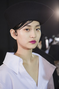 jacquemus-bks-z-rf17-4755.thumb.jpg.b222d6ea7d4b6fc7204c0b2d4567368b.jpg