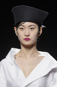 jacquemus-clp-rf17-1663.thumb.jpg.5684a7c1dbdfee454c15ec8d8a41da94.jpg