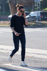 jennifer-garner-in-jeans-out-in-brentwood-01-11-2018-4.jpg