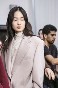 jil-sander-bks-i-rf17-8311.thumb.jpg.1cc016e70b067157820f21c3a2094714.jpg