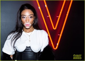 justine-skye-winnie-harlow-step-out-for-uniqlo-u-x-v-magazine-launch-party-14.jpg
