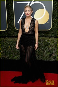 kate-hudson-golden-globes-2018-05.jpg