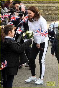 kate-middleton-switches-from-business-casual-to-sports-ready-for-royal-duties-04.jpg