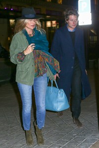 kate-moss-shopping-at-louis-vuitton-in-paris-5.jpg