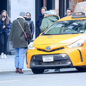 katie-holmes-in-cute-winter-outfit-in-nyc-1.jpg