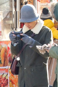 katie-holmes-in-cute-winter-outfit-in-nyc-4.jpg