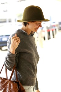 katie-holmes-lax-airport-in-los-angeles-01-11-2018-1.jpg