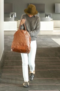 katie-holmes-lax-airport-in-los-angeles-01-11-2018-3.jpg