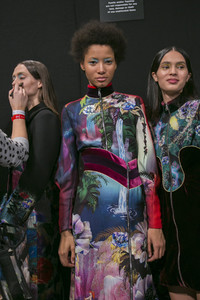 katrantzou-bks-i-rf17-2828.thumb.jpg.40c55bf890bfb1faf2c47d8f4c34b053.jpg