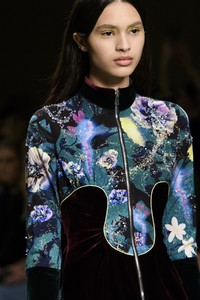 katrantzou-clp-rf17-1212.thumb.jpg.837756689300034c42b48e2e27f5b88d.jpg