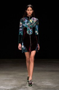 katrantzou-rf17-2855.thumb.jpg.77c532767a44bb78589f17fd26bbe5ae.jpg