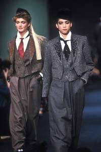 kenzo-fw-1986-1.thumb.jpg.c59b03ad149a3565c16103f115bab26f.jpg