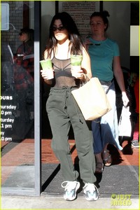 kourtney-kardashian-juice-market-2018-03.jpg