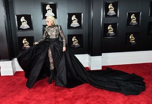 lady-gaga-2018-grammy-awards-in-new-york-15.jpg