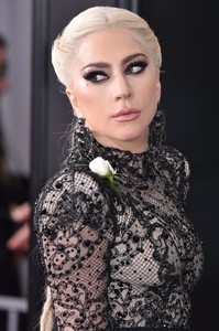 lady-gaga-2018-grammy-awards-in-new-york-16.jpg