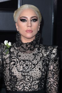 lady-gaga-2018-grammy-awards-in-new-york-7.jpg