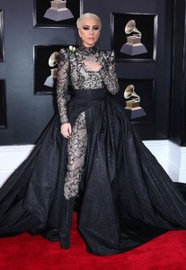 lady-gaga-2018-grammy-awards-in-new-york-8.jpg