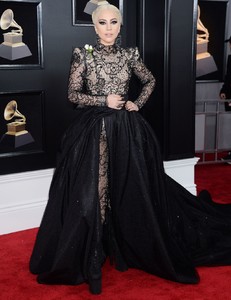 lady-gaga-2018-grammy-awards-in-new-york-9.jpg