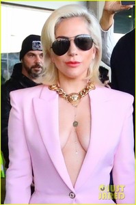 lady-gaga-arrives-in-spain-ahead-of-european-tour-01.jpg