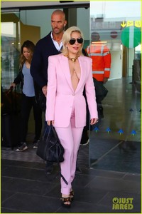 lady-gaga-arrives-in-spain-ahead-of-european-tour-02.jpg