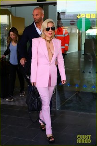 lady-gaga-arrives-in-spain-ahead-of-european-tour-05.jpg