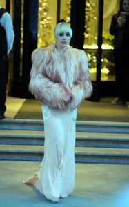 lady-gaga-leaving-hotel-in-milan-1.jpg