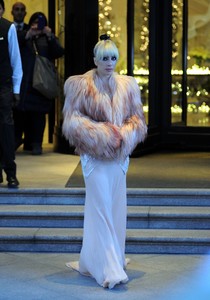 lady-gaga-leaving-hotel-in-milan-9.jpg