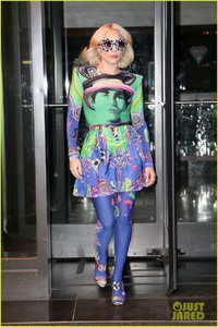 lady-gaga-wears-a-colorful-outfit-04.jpg
