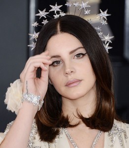 lana-del-rey-2018-grammy-awards-in-new-york-8.jpg