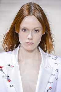 lanvin-clpa-rf17-7424.thumb.jpg.bc51aa0e87820df29e5cef5c4a74f27d.jpg