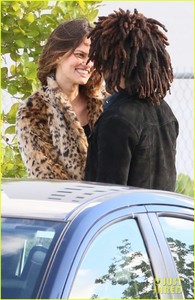 lenny-kravitz-steps-out-with-new-girlfriend-01.jpg