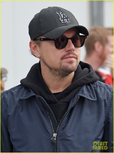 leonardo-dicaprio-checks-out-the-races-in-morocco-02.jpg