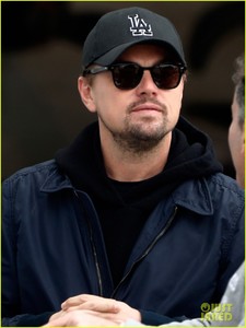 leonardo-dicaprio-checks-out-the-races-in-morocco-04.jpg