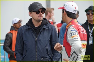 leonardo-dicaprio-checks-out-the-races-in-morocco-05.jpg