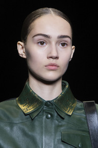 loewe-clp-rf17-2552.thumb.jpg.b26c5c1fa657c87528a2392b9c945062.jpg