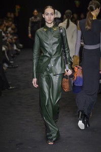 loewe-rf17-0524.thumb.jpg.c487e9fcd8e33bc3c2750f429b581147.jpg