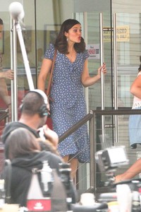 mandy-moore-in-a-summer-dress-films-scenes-for-this-is-us-in-la-1.thumb.jpg.ec15f9563a2a14189857013ca2bc4c13.jpg