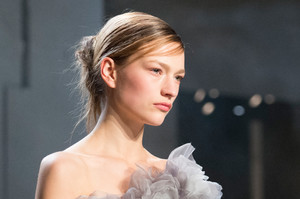 marchesa-clp-rf17-7174.thumb.jpg.f35c39e352bd488667239986fdbc68ac.jpg