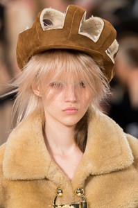 margiela-clp-rf17-9522.thumb.jpg.443372c0a1384d8e767c7ecd25f0cebc.jpg