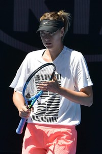 maria-sharapova-practice-at-the-2018-australian-open-in-melbourne-10.jpg