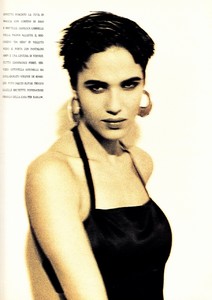 marie_claire_italia_march_1990_29.thumb.jpg.3e9e9a6df372a53b4f9b6b63cef72eda.jpg