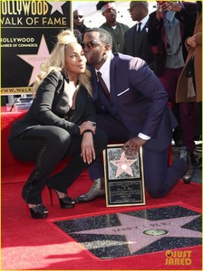 mary-j-blige-receives-star-on-hollywood-walk-of-fame-02.jpg