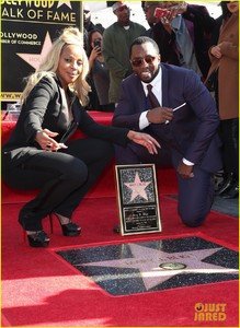 mary-j-blige-receives-star-on-hollywood-walk-of-fame-12.jpg